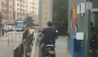 车辆进出入管控实拍视频